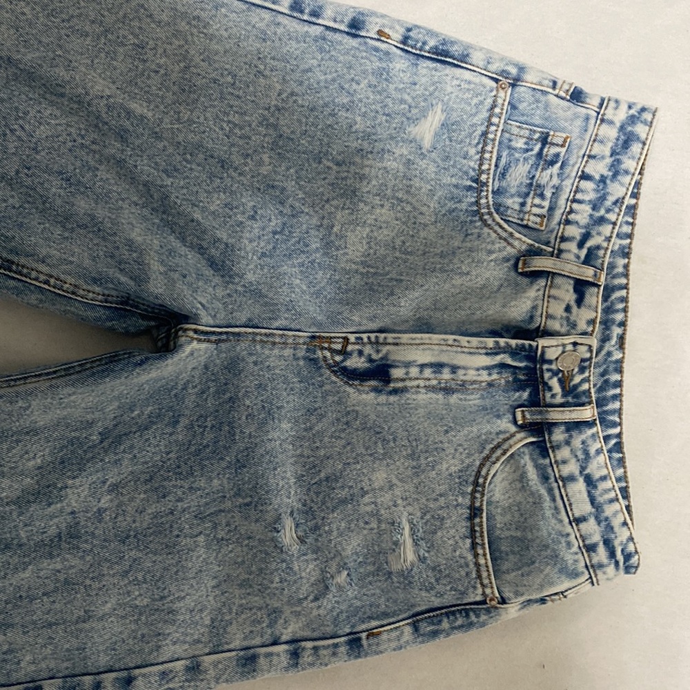 SHEIN blue light wash tapered jeans